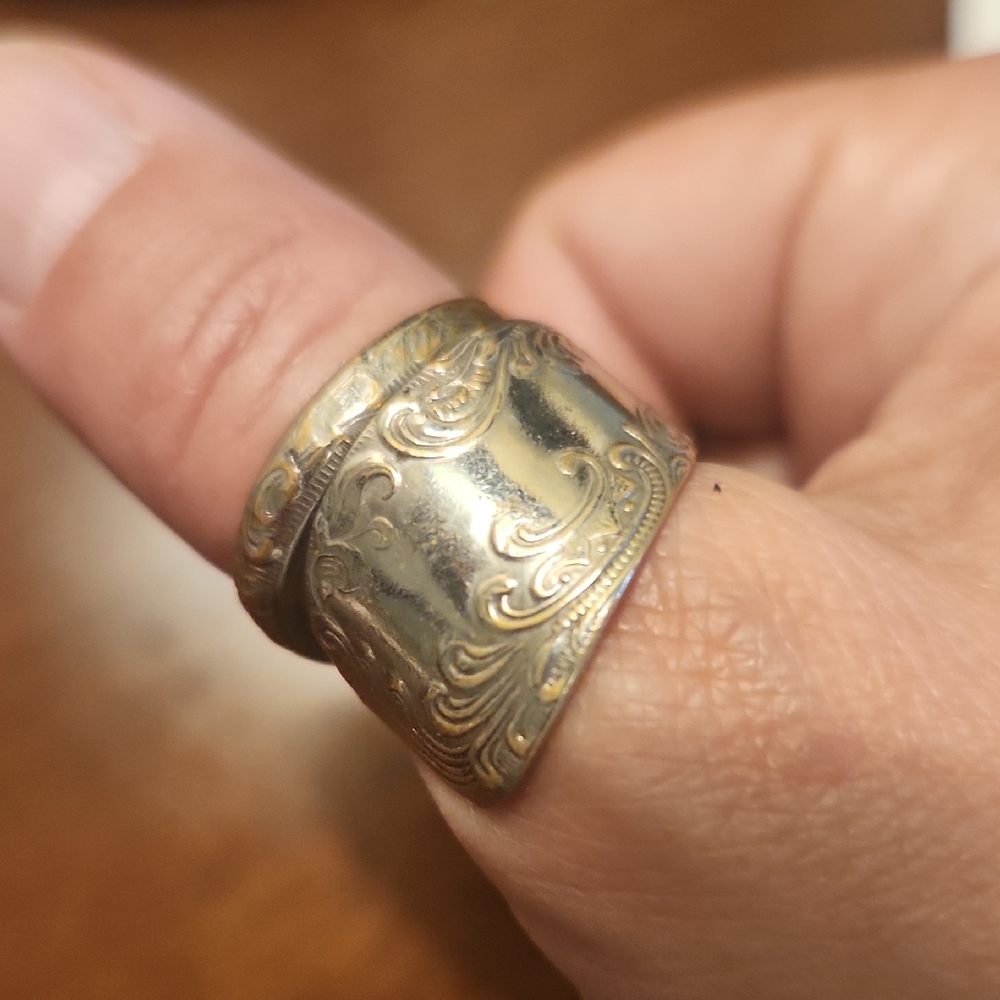 Elegant Gold-Toned Ring with Intricate Design